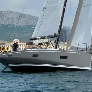 2022 Beneteau First 44