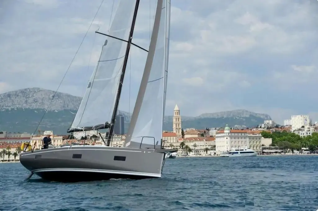 2022 Beneteau first 44