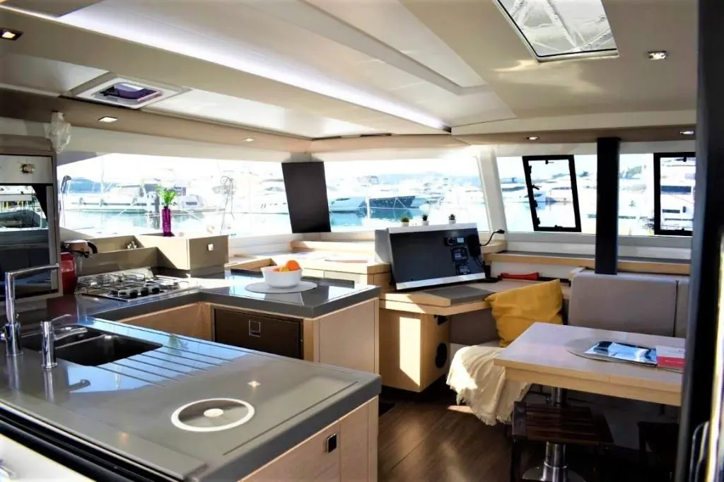 2019 Fountaine Pajot astrea 42