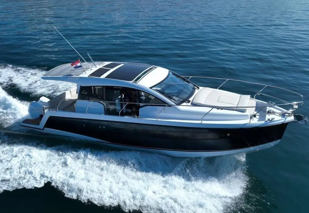 2023 Sealine c335v