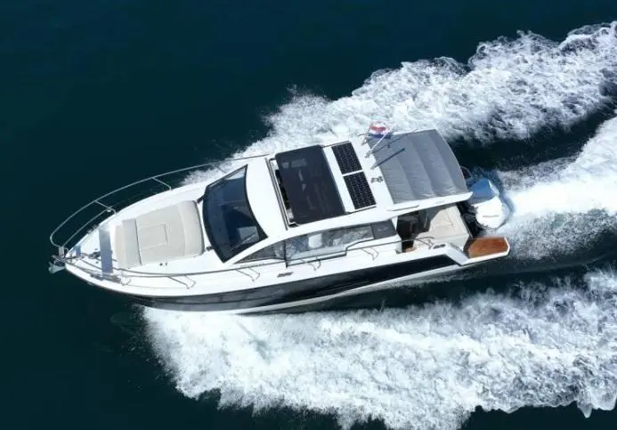 2023 Sealine c335v