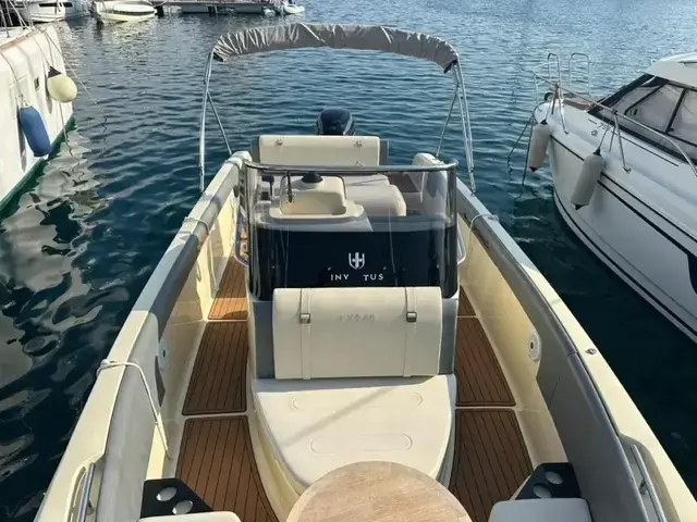 Invictus Boats FX240