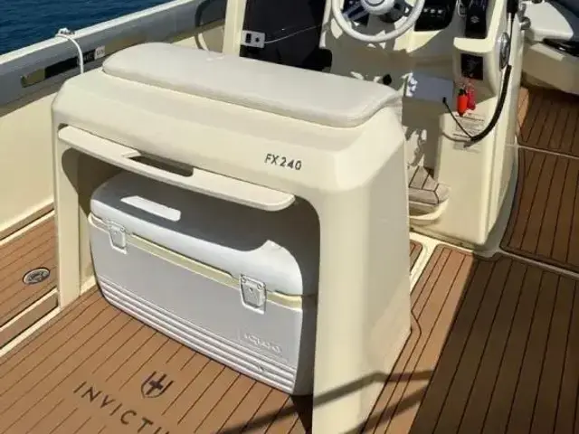 Invictus Boats FX240