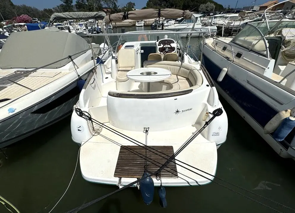 2003 Jeanneau leader 805