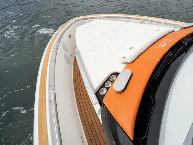 Invictus Boats 42