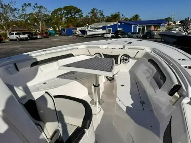 Tidewater Boats 292 CC Adventure