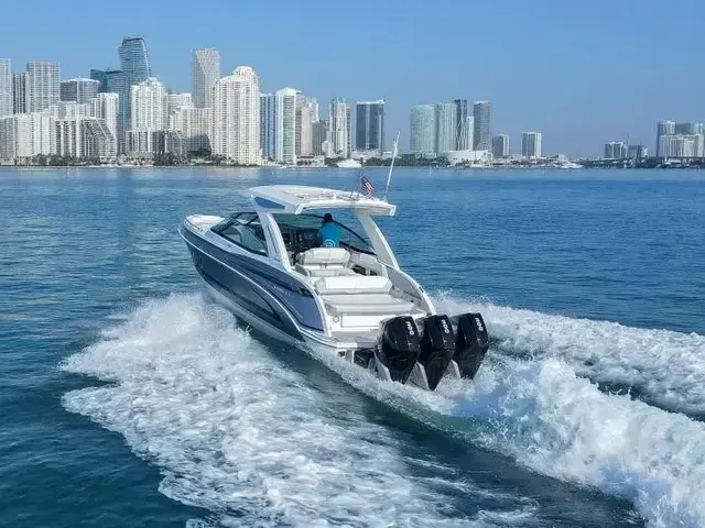 Formula 330 Crossover Bowrider