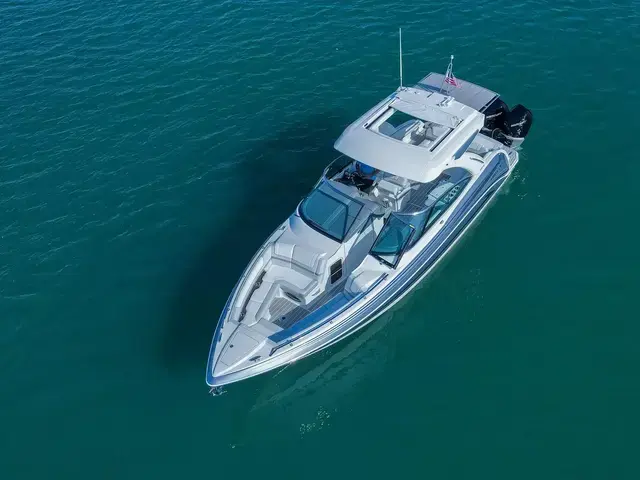 Formula 330 Crossover Bowrider