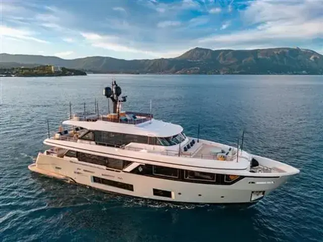 Custom Line Navetta 30