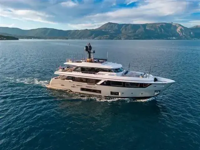 Custom Line Navetta 30