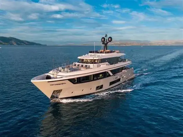 Custom Line Navetta 30