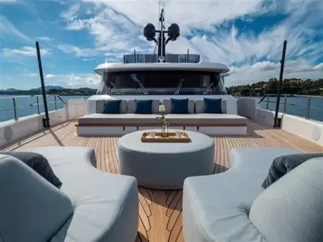 Custom Line Navetta 30