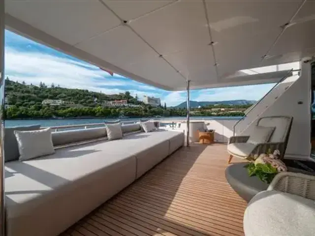 Custom Line Navetta 30