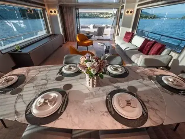 Custom Line Navetta 30