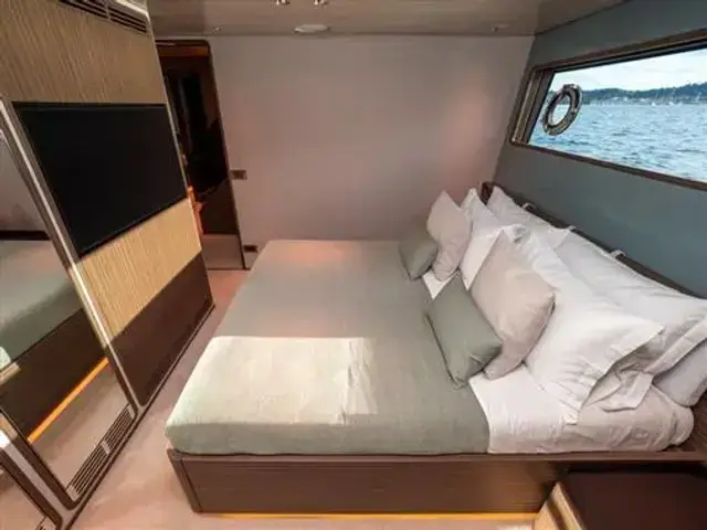 Custom Line Navetta 30