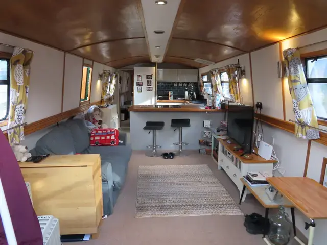 Colecraft 55ft Widebeam Cruiser Stern