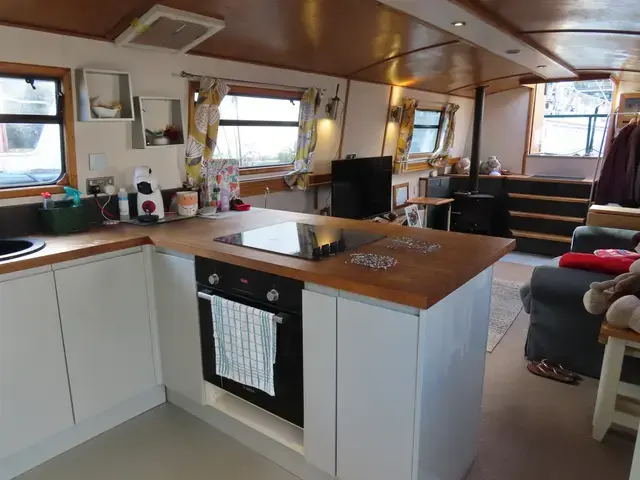 Colecraft 55ft Widebeam Cruiser Stern