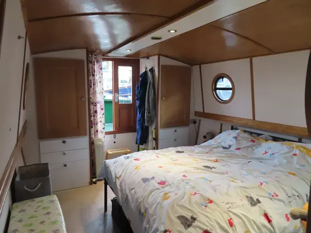 Colecraft 55ft Widebeam Cruiser Stern