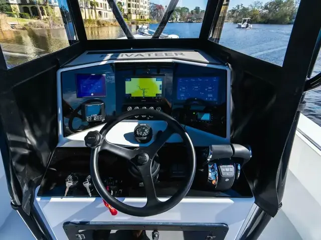 Privateer 28 Center Console