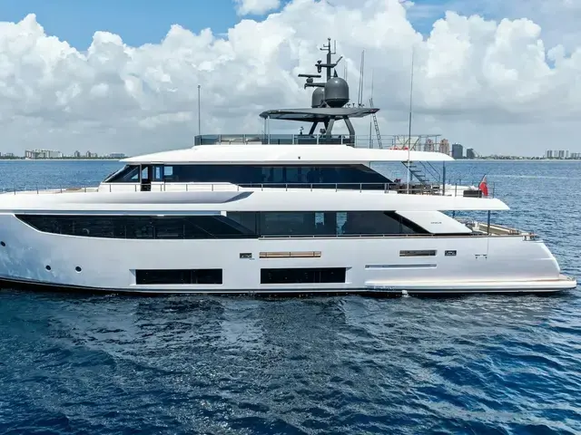 Custom Line Navetta 33