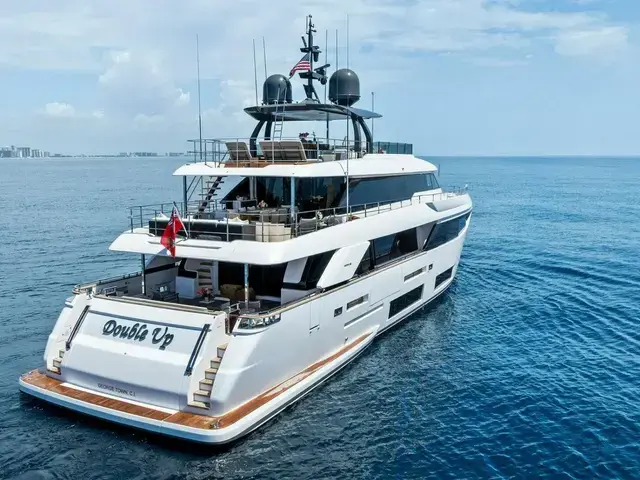 Custom Line Navetta 33