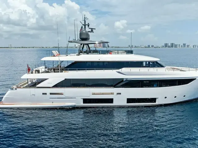 Custom Line Navetta 33