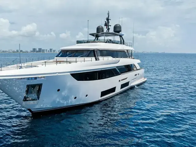 Custom Line Navetta 33