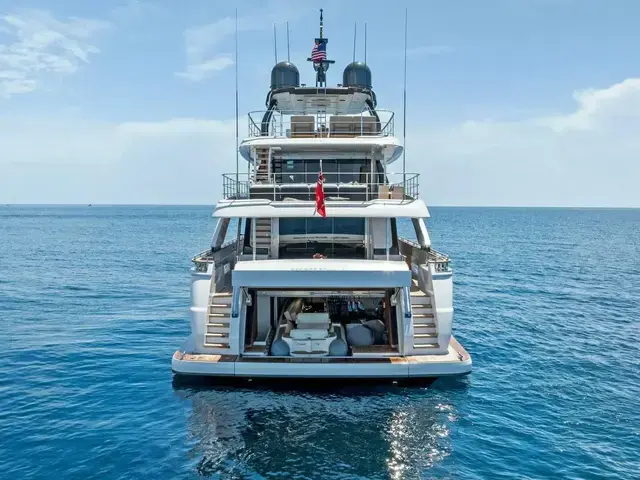 Custom Line Navetta 33