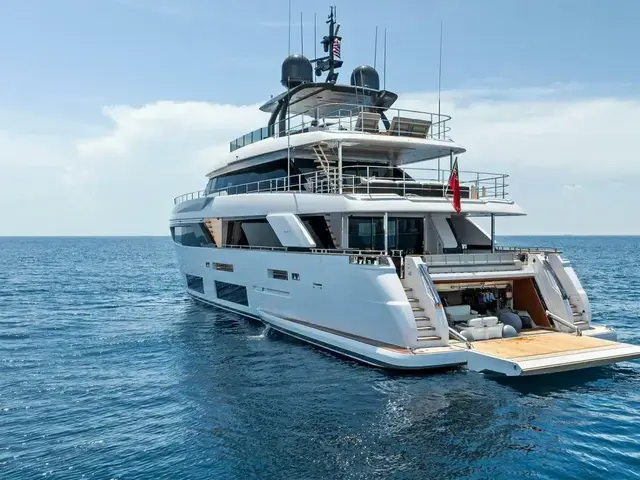 Custom Line Navetta 33