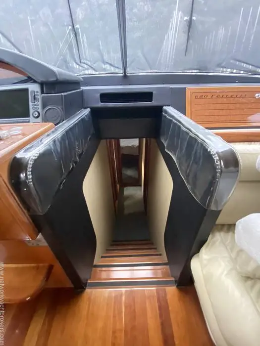 2004 Ferretti 680