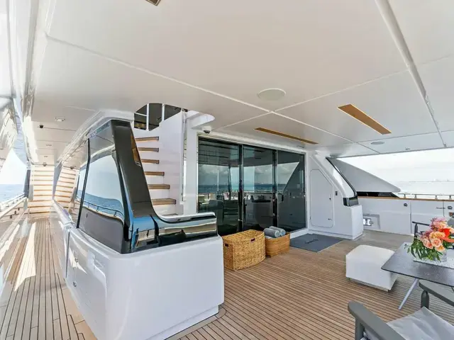 Custom Line Navetta 33