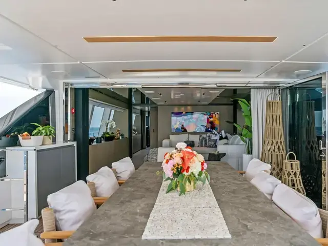 Custom Line Navetta 33