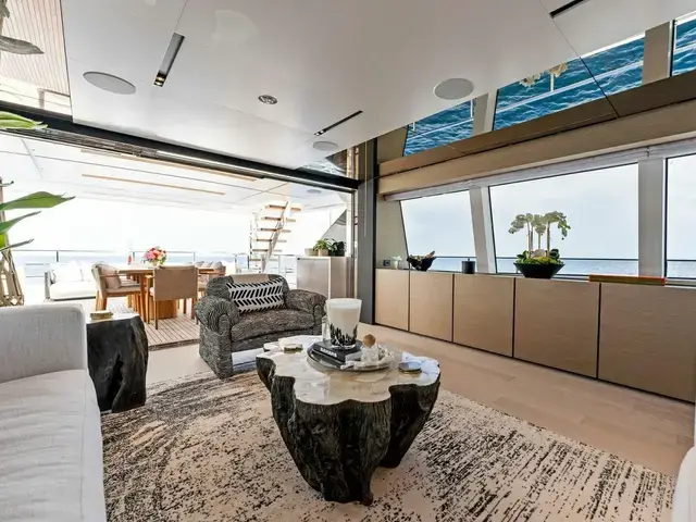 Custom Line Navetta 33