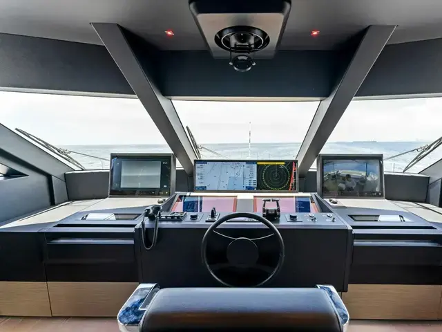 Custom Line Navetta 33