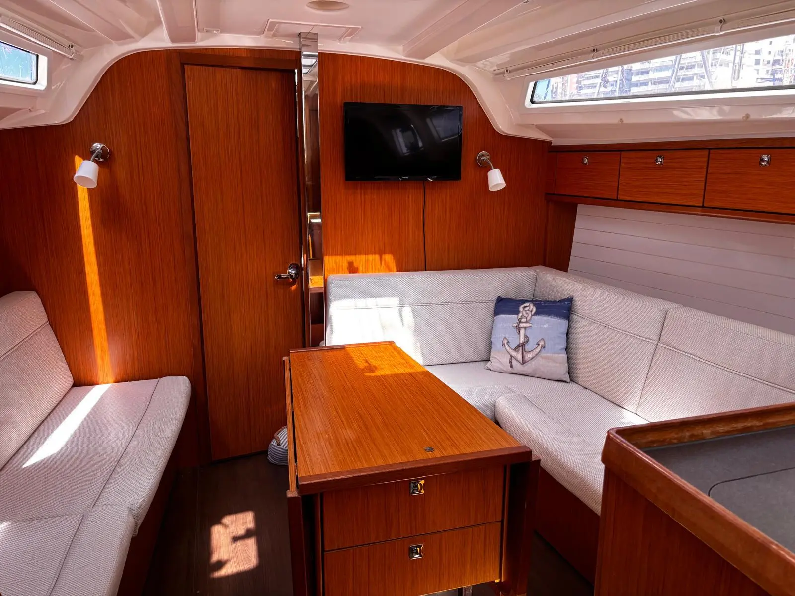 2015 Bavaria cruiser 37