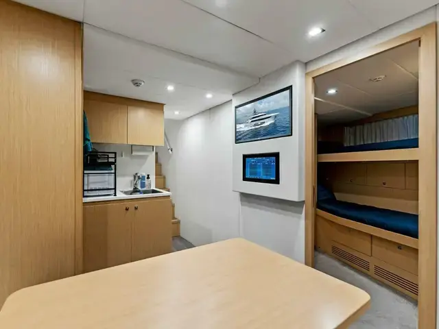 Custom Line Navetta 33