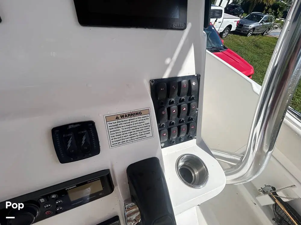 2018 Century 2200 center console