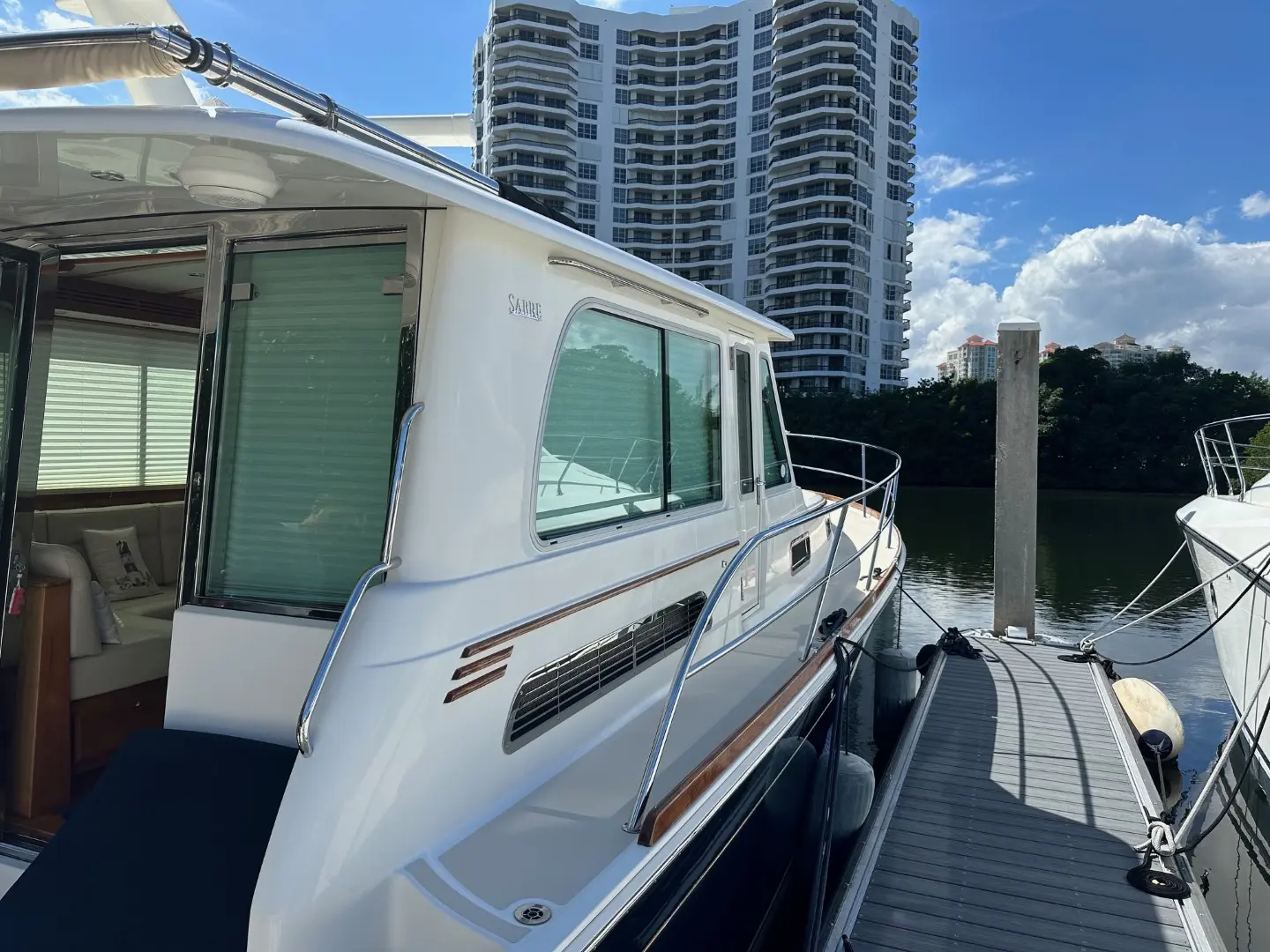 2019 Sabre 42 salon express