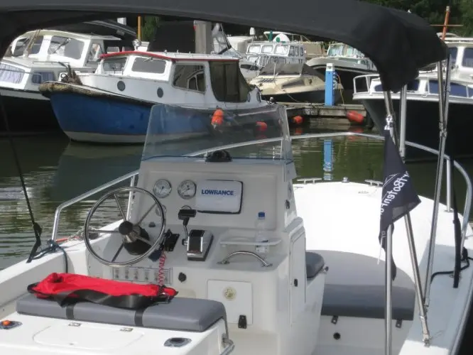 2004 Edgewater 200 center console