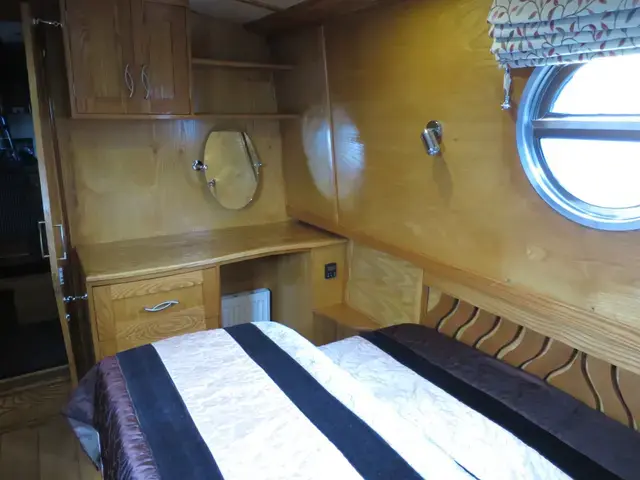 Heartwood Narrowboats 60