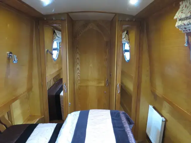 Heartwood Narrowboats 60