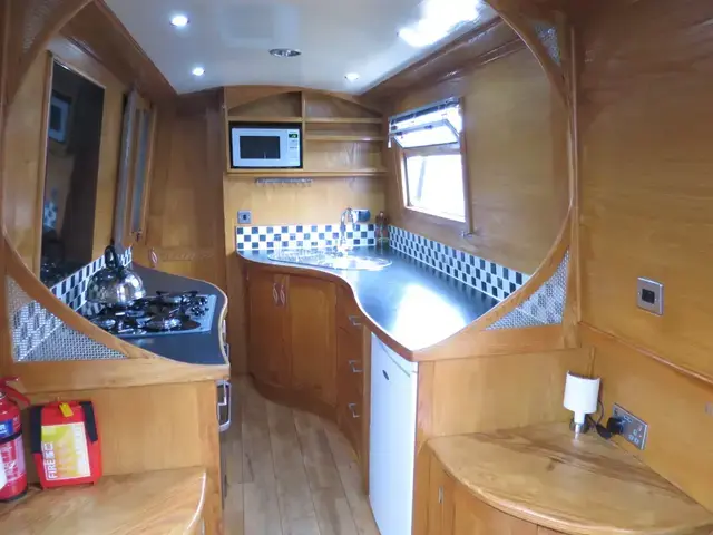 Heartwood Narrowboats 60