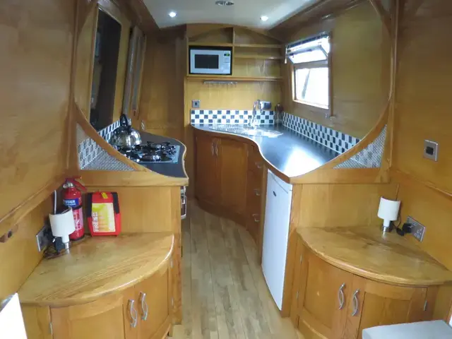 Heartwood Narrowboats 60