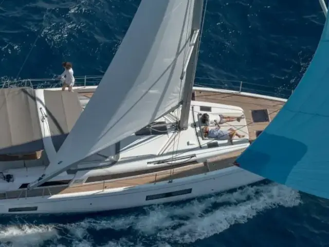 Beneteau Oceanis Yacht 54