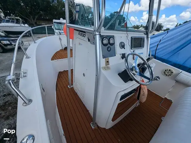 Robalo 230 Center Console