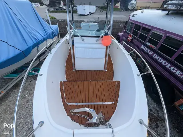 Robalo 230 Center Console