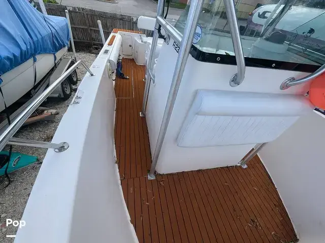 Robalo 230 Center Console