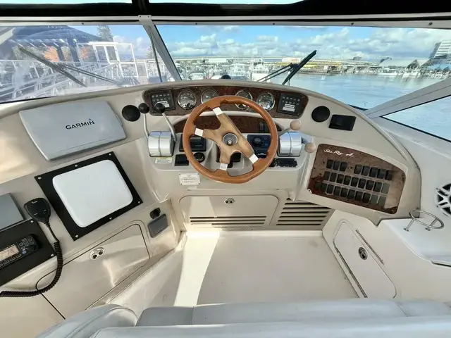 Sea Ray 540 Cockpit