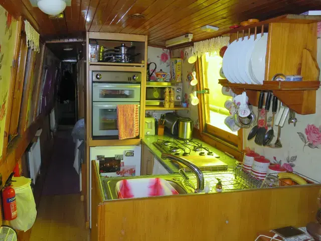 Marque Narrowboats 60