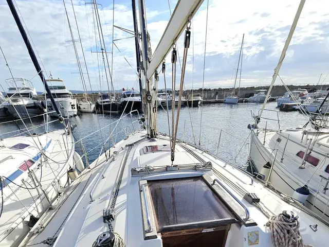 Bavaria 37